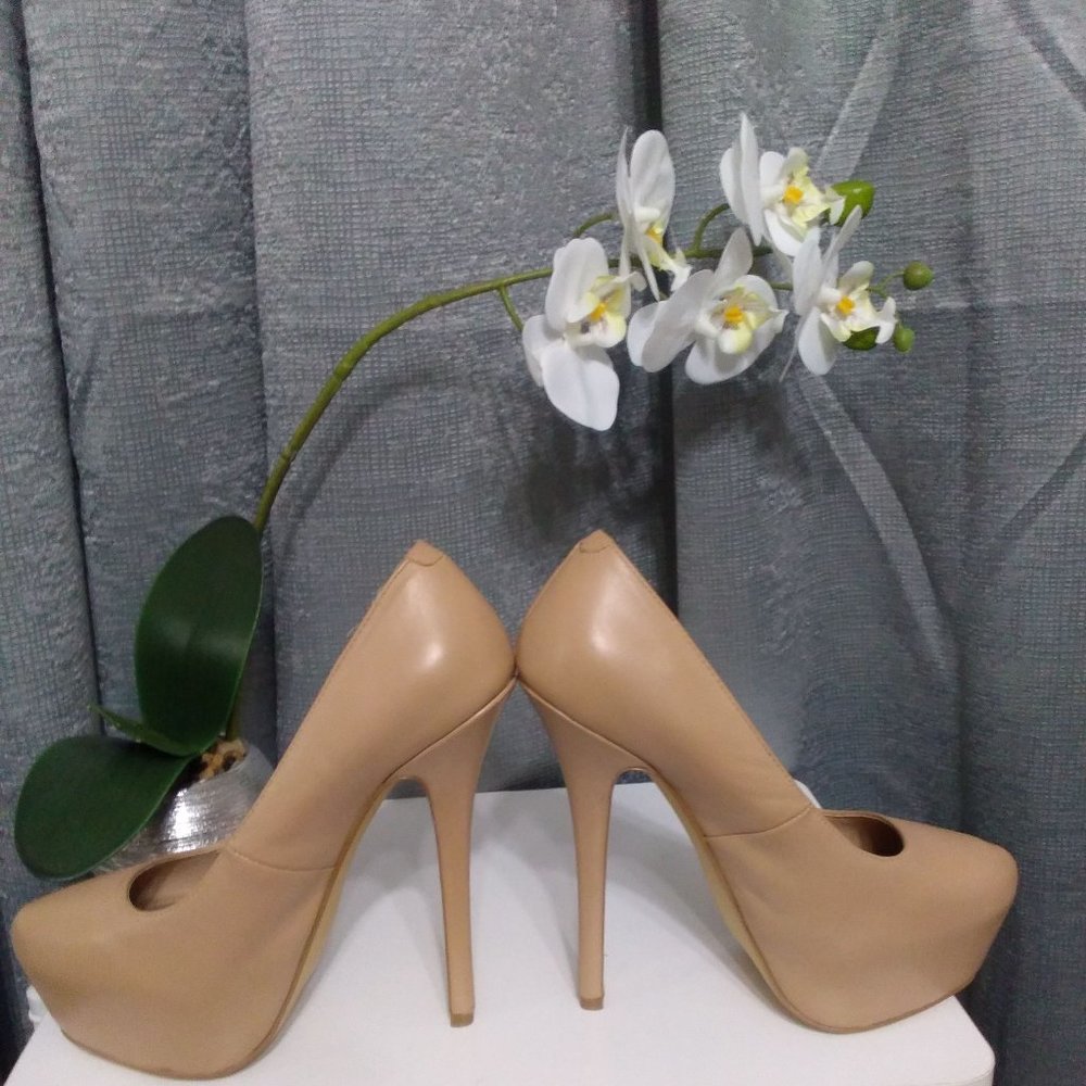 Heels - Picture 3 of 4